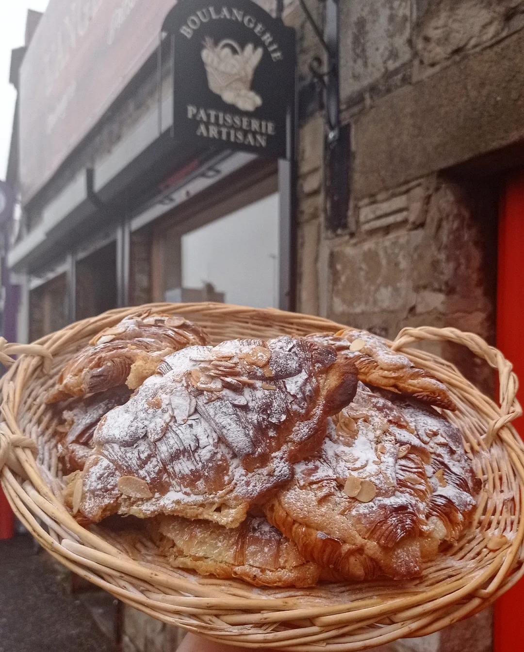 Almond Croissant / Chocolate Almond Croissant